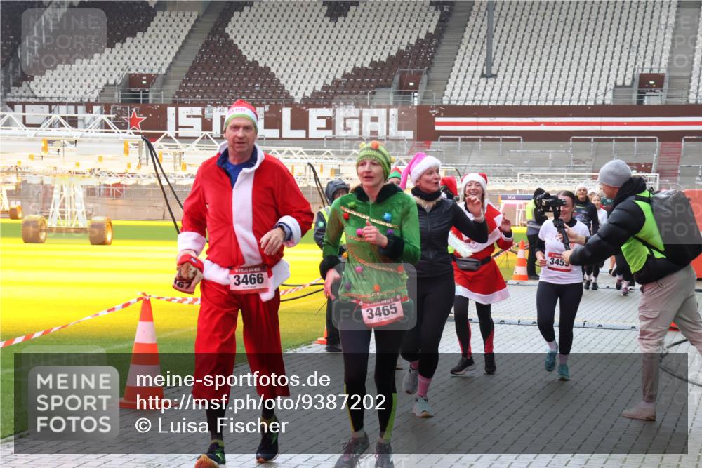 07.12.2025 - St. Pauli X-Mass-Run No. 15 Luisa Fischer http://msf.ph/oto/9387202 07.12.2025 11:44:15 Ziel 67, 3466, 3465, 345, 71, 364, 999, 1713, 1949, 1950, 2084, 2116, 2206, 2208, 2434, 2441, 2586, 2600, 2971, 3403, 3404, 3423, 3434, 3447, 3453, 3465, 3466, 3467, 3654, 3733, 3735, 3769, 3882, 3884, 3917, 3919, 3927, 3928, 3929, 4603 meine-sportfotos.de