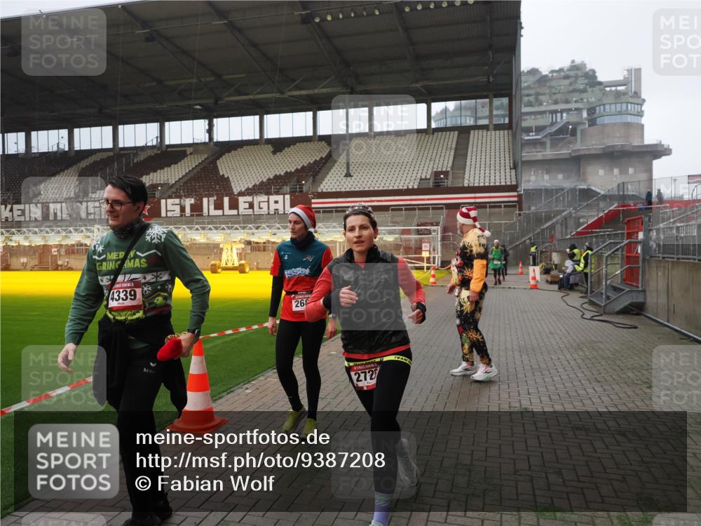 07.12.2025 - St. Pauli X-Mass-Run No. 15 Fabian Wolf http://msf.ph/oto/9387208 07.12.2025 10:17:30 Ziel 257, 268, 1161, 2688, 2725, 2952, 4114, 4127, 4339, 4764 meine-sportfotos.de