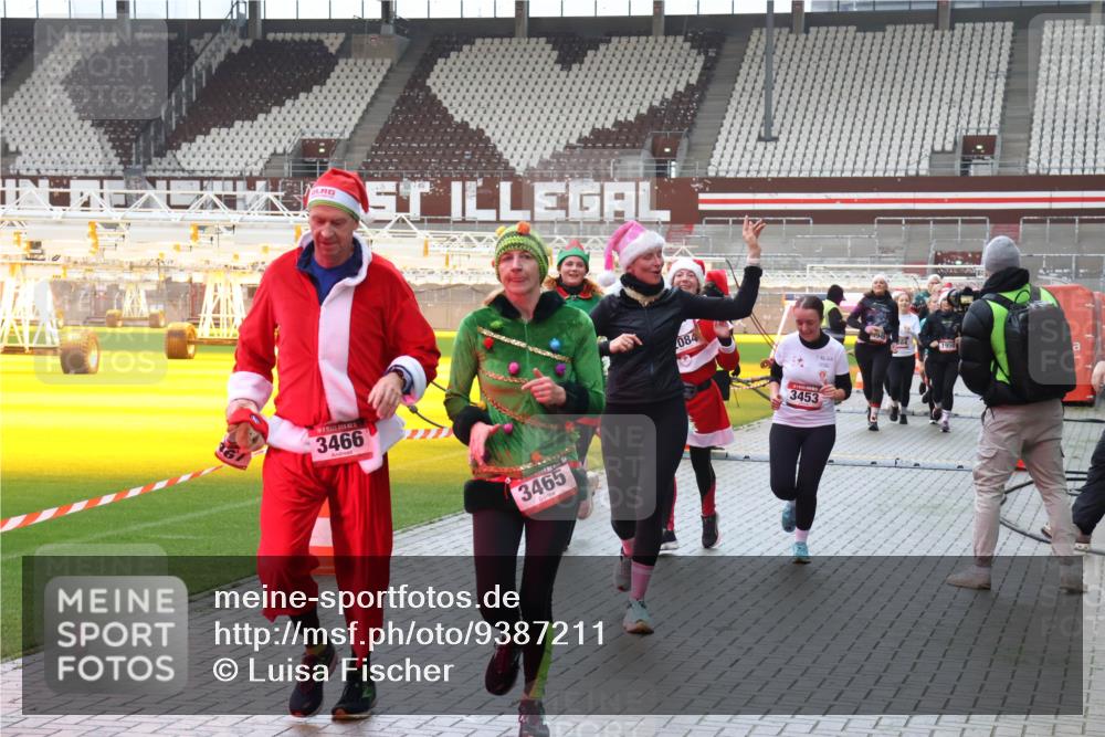 07.12.2025 - St. Pauli X-Mass-Run No. 15 Luisa Fischer http://msf.ph/oto/9387211 07.12.2025 11:44:15 Ziel 3466, 3465, 084, 3453, 949, 71, 364, 999, 1713, 1949, 1950, 2084, 2116, 2206, 2208, 2434, 2441, 2586, 2600, 2971, 3403, 3404, 3423, 3434, 3447, 3453, 3465, 3466, 3467, 3654, 3733, 3735, 3769, 3882, 3884, 3917, 3919, 3927, 3928, 3929, 4603 meine-sportfotos.de