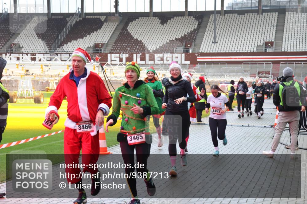07.12.2025 - St. Pauli X-Mass-Run No. 15 Luisa Fischer http://msf.ph/oto/9387213 07.12.2025 11:44:16 Ziel 167, 3466, 3465, 1, 0, 3453, 3884, 1950, 71, 364, 999, 1713, 1949, 1950, 2084, 2116, 2206, 2208, 2434, 2441, 2586, 2600, 2971, 3403, 3404, 3423, 3434, 3447, 3453, 3465, 3466, 3467, 3654, 3733, 3735, 3769, 3882, 3884, 3917, 3919, 3927, 3928, 3929, 4603 meine-sportfotos.de