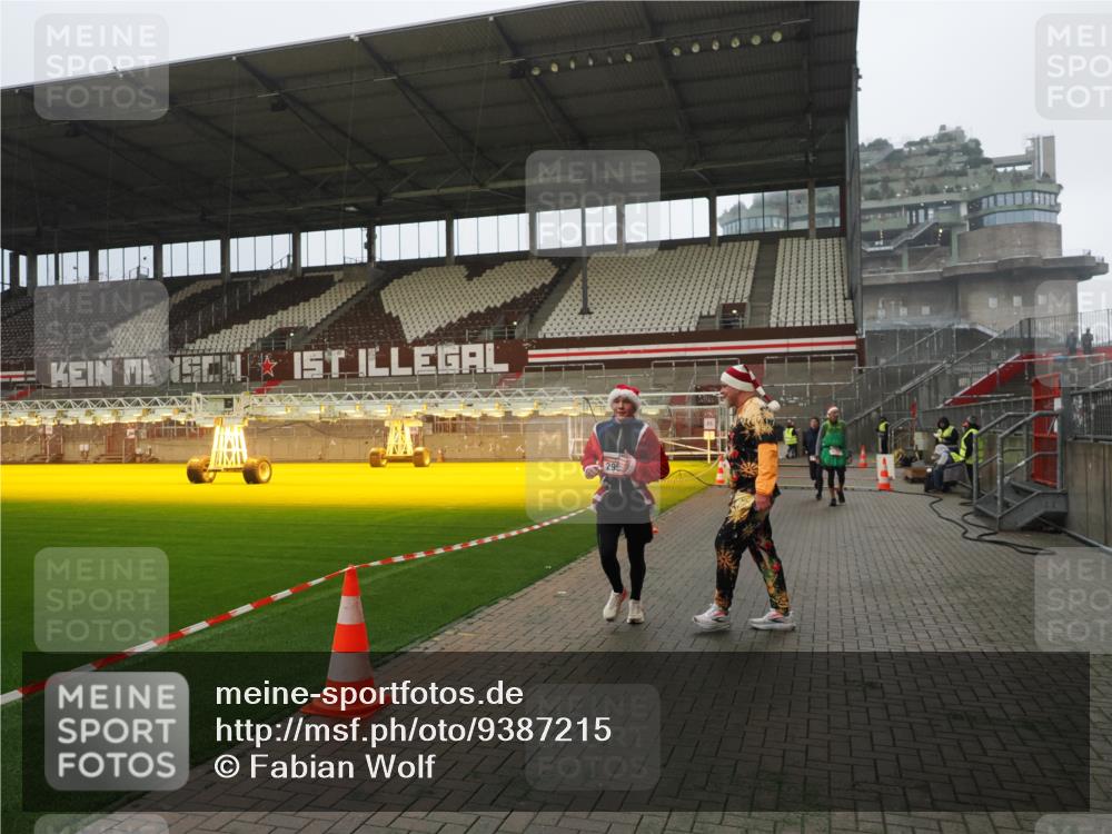 07.12.2025 - St. Pauli X-Mass-Run No. 15 Fabian Wolf http://msf.ph/oto/9387215 07.12.2025 10:17:33 Ziel 1161, 1162, 2688, 2725, 2952, 4114, 4127, 4339 meine-sportfotos.de