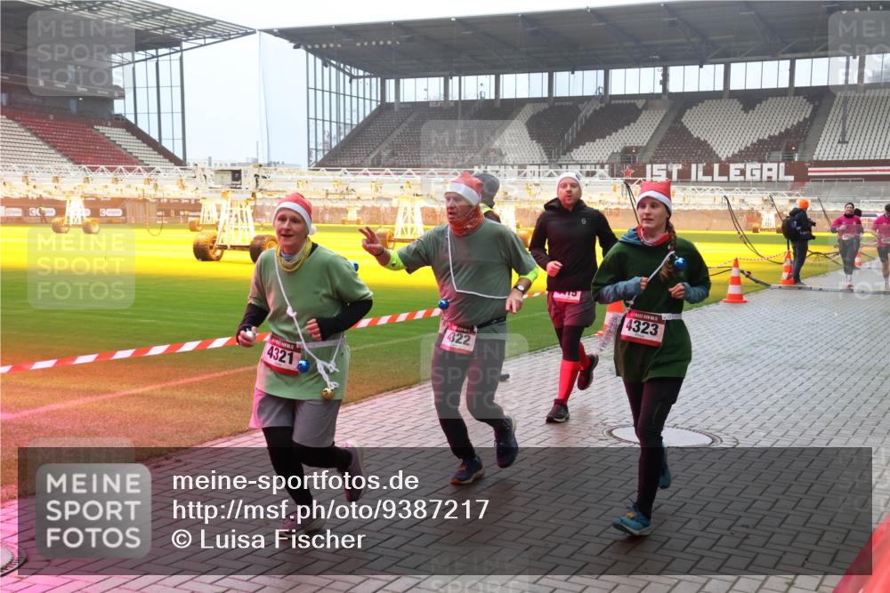 07.12.2025 - St. Pauli X-Mass-Run No. 15 Luisa Fischer http://msf.ph/oto/9387217 07.12.2025 10:22:24 Ziel 4321, 4322, 4323, 1371, 1488, 2817, 2818, 2819, 2927, 2944, 2945, 2997, 3431, 3736, 3999, 4000, 4158, 4169, 4170, 4321, 4322, 4323, 4415, 4774 meine-sportfotos.de