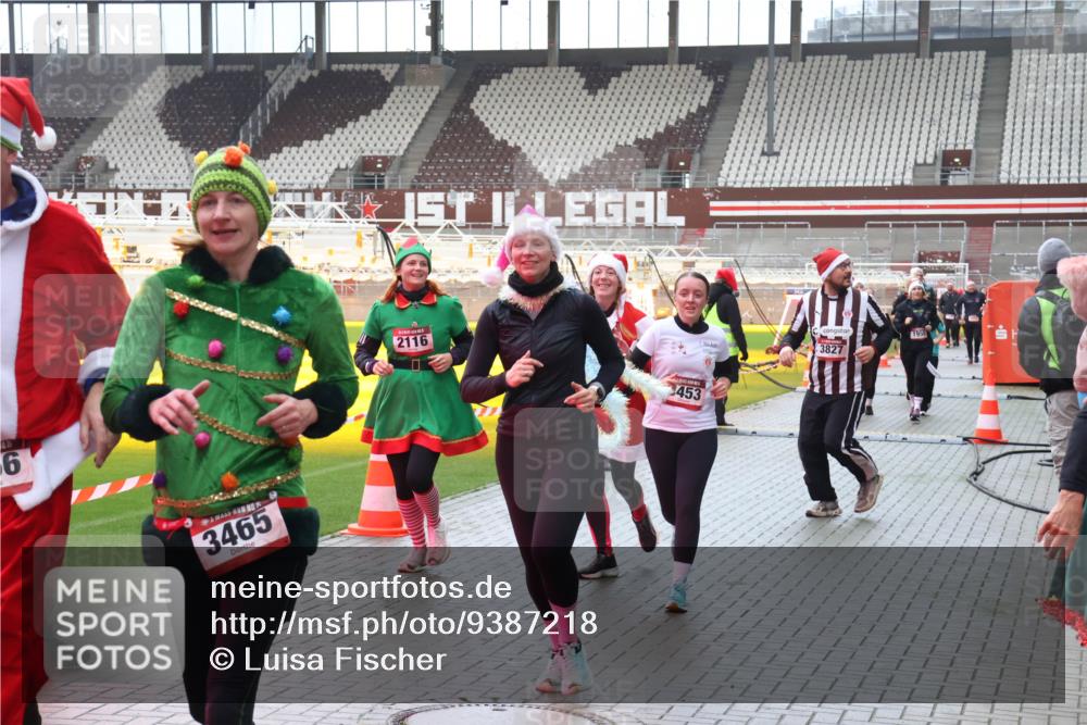 07.12.2025 - St. Pauli X-Mass-Run No. 15 Luisa Fischer http://msf.ph/oto/9387218 07.12.2025 11:44:17 Ziel 6, 3465, 2116, 453, 3827, 1950, 71, 364, 999, 1713, 1949, 1950, 2084, 2116, 2206, 2208, 2434, 2441, 2586, 2600, 2971, 3403, 3404, 3423, 3434, 3447, 3453, 3465, 3466, 3467, 3654, 3733, 3735, 3769, 3882, 3884, 3917, 3919, 3927, 3928, 3929, 4603 meine-sportfotos.de