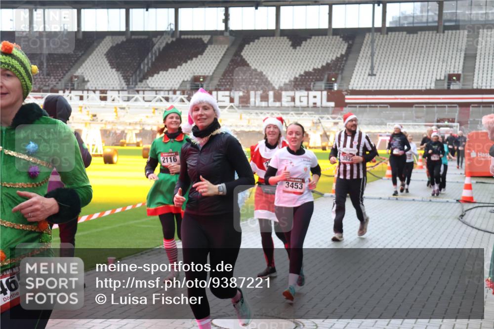 07.12.2025 - St. Pauli X-Mass-Run No. 15 Luisa Fischer http://msf.ph/oto/9387221 07.12.2025 11:44:17 Ziel 65, 2116, 3453, 3822, 71, 364, 999, 1713, 1949, 1950, 2084, 2116, 2206, 2208, 2434, 2441, 2586, 2600, 2971, 3403, 3404, 3423, 3434, 3447, 3453, 3465, 3466, 3467, 3654, 3733, 3735, 3769, 3882, 3884, 3917, 3919, 3927, 3928, 3929, 4603 meine-sportfotos.de