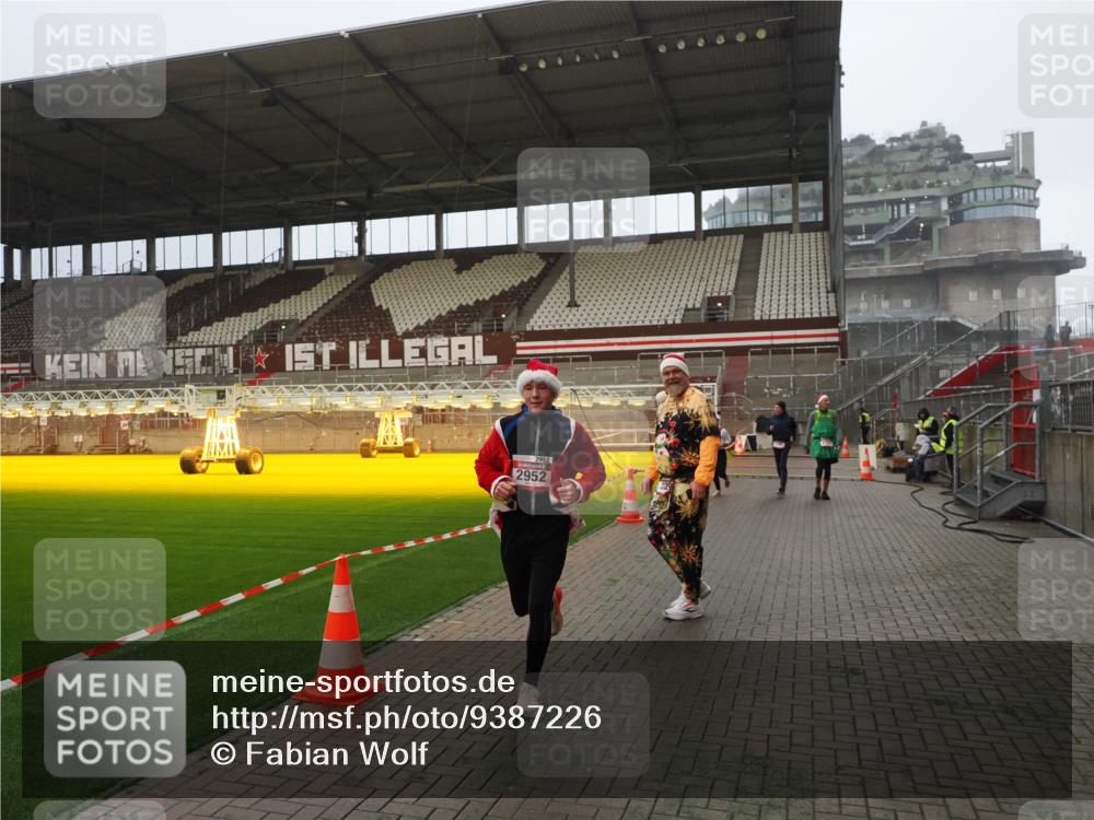 07.12.2025 - St. Pauli X-Mass-Run No. 15 Fabian Wolf http://msf.ph/oto/9387226 07.12.2025 10:17:33 Ziel 1161, 1162, 2688, 2725, 2952, 4114, 4127, 4339 meine-sportfotos.de