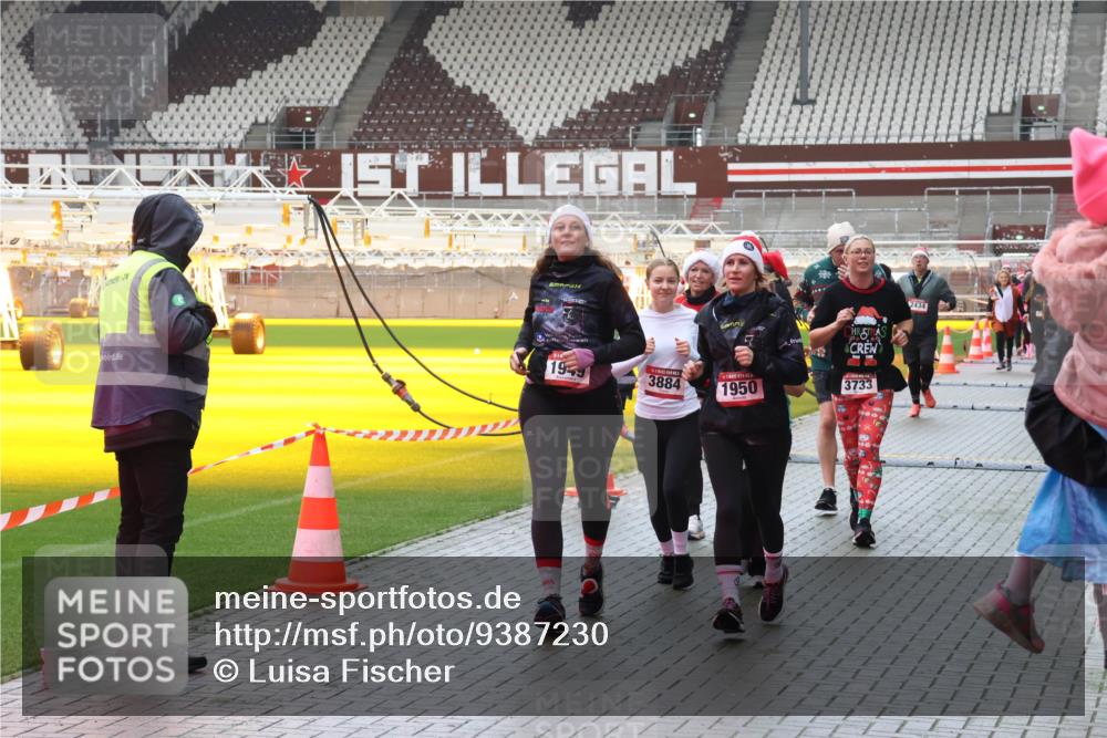 07.12.2025 - St. Pauli X-Mass-Run No. 15 Luisa Fischer http://msf.ph/oto/9387230 07.12.2025 11:44:23 Ziel 19, 3884, 1950, 3733, 2434, 71, 364, 999, 1713, 1949, 1950, 2084, 2116, 2434, 2436, 2441, 2586, 2600, 2971, 3403, 3404, 3447, 3453, 3465, 3466, 3467, 3733, 3735, 3769, 3829, 3830, 3831, 3845, 3882, 3884, 3917, 3919, 3927, 3928, 3929, 4603 meine-sportfotos.de