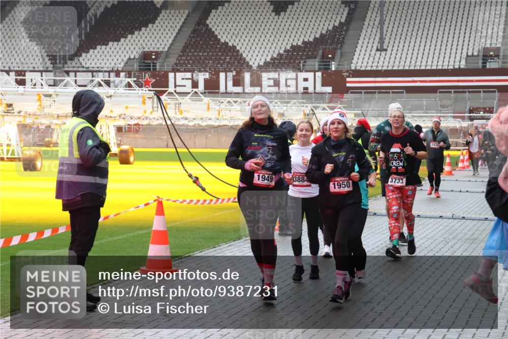 07.12.2025 - St. Pauli X-Mass-Run No. 15 Luisa Fischer http://msf.ph/oto/9387231 07.12.2025 11:44:23 Ziel 1949, 3884, 1950, 3733, 2434, 71, 364, 999, 1713, 1949, 1950, 2084, 2116, 2434, 2436, 2441, 2586, 2600, 2971, 3403, 3404, 3447, 3453, 3465, 3466, 3467, 3733, 3735, 3769, 3829, 3830, 3831, 3845, 3882, 3884, 3917, 3919, 3927, 3928, 3929, 4603 meine-sportfotos.de