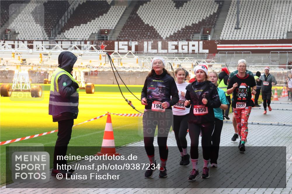 07.12.2025 - St. Pauli X-Mass-Run No. 15 Luisa Fischer http://msf.ph/oto/9387234 07.12.2025 11:44:24 Ziel 1949, 884, 1950, 3733, 2434, 71, 364, 999, 1713, 1949, 1950, 2084, 2116, 2434, 2436, 2441, 2586, 2600, 2971, 3403, 3404, 3447, 3453, 3465, 3466, 3467, 3733, 3735, 3769, 3829, 3830, 3831, 3845, 3882, 3884, 3919, 3927, 3928, 3929, 4003, 4603 meine-sportfotos.de