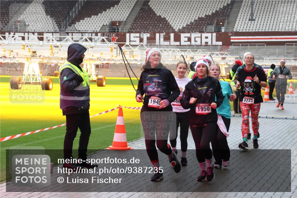 07.12.2025 - St. Pauli X-Mass-Run No. 15 Luisa Fischer http://msf.ph/oto/9387235 07.12.2025 11:44:24 Ziel 194, 88, 1950, 3733, 2434, 71, 364, 999, 1713, 1949, 1950, 2084, 2116, 2434, 2436, 2441, 2586, 2600, 2971, 3403, 3404, 3447, 3453, 3465, 3466, 3467, 3733, 3735, 3769, 3829, 3830, 3831, 3845, 3882, 3884, 3919, 3927, 3928, 3929, 4003, 4603 meine-sportfotos.de