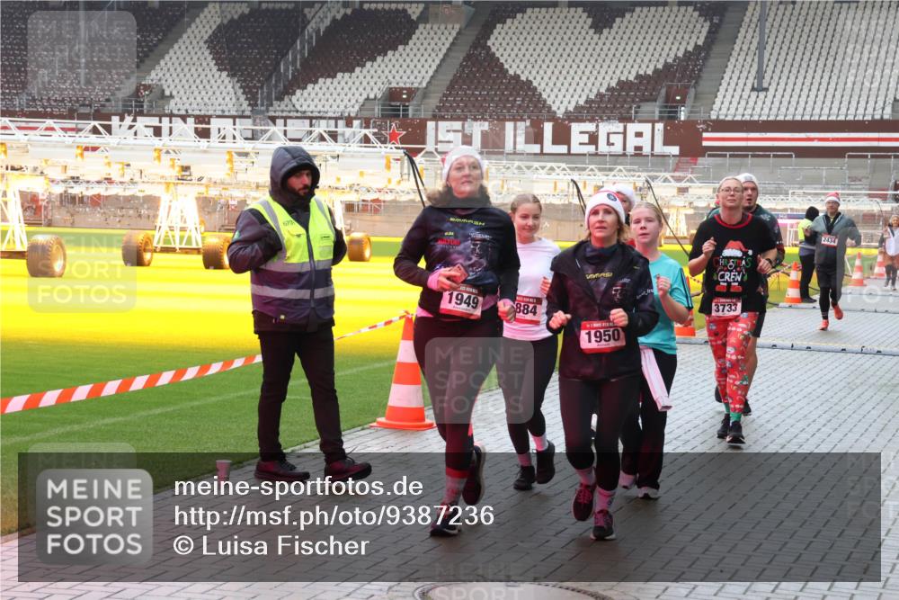 07.12.2025 - St. Pauli X-Mass-Run No. 15 Luisa Fischer http://msf.ph/oto/9387236 07.12.2025 11:44:24 Ziel 670, 1949, 884, 1950, 3733, 2434, 71, 364, 999, 1713, 1949, 1950, 2084, 2116, 2434, 2436, 2441, 2586, 2600, 2971, 3403, 3404, 3447, 3453, 3465, 3466, 3467, 3733, 3735, 3769, 3829, 3830, 3831, 3845, 3882, 3884, 3919, 3927, 3928, 3929, 4003, 4603 meine-sportfotos.de