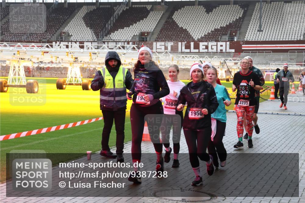 07.12.2025 - St. Pauli X-Mass-Run No. 15 Luisa Fischer http://msf.ph/oto/9387238 07.12.2025 11:44:25 Ziel 6709, 194, 3884, 1, 1950, 3733, 2434, 71, 364, 365, 999, 1713, 1949, 1950, 2084, 2116, 2434, 2436, 2441, 2586, 2600, 2971, 3086, 3403, 3404, 3447, 3453, 3465, 3466, 3467, 3733, 3735, 3769, 3829, 3830, 3831, 3845, 3882, 3884, 3919, 3927, 3928, 3929, 4003, 4603 meine-sportfotos.de