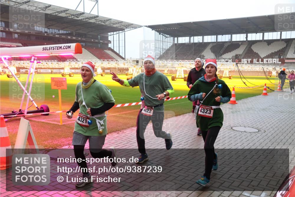 07.12.2025 - St. Pauli X-Mass-Run No. 15 Luisa Fischer http://msf.ph/oto/9387239 07.12.2025 10:22:25 Ziel 4321, 4322, 4323, 1371, 1488, 2817, 2818, 2819, 2944, 2945, 2997, 3431, 3736, 3999, 4000, 4158, 4169, 4170, 4321, 4322, 4323, 4415, 4774 meine-sportfotos.de