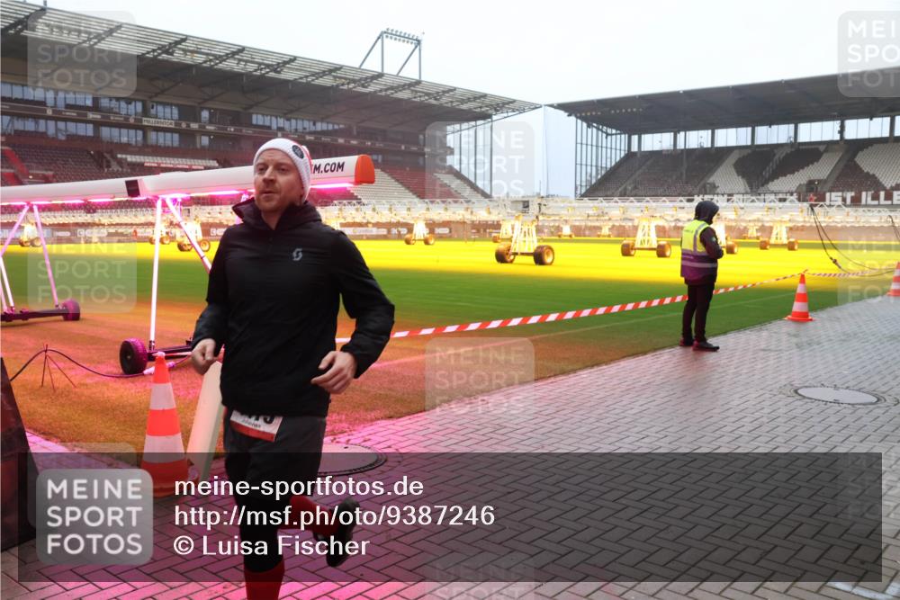 07.12.2025 - St. Pauli X-Mass-Run No. 15 Luisa Fischer http://msf.ph/oto/9387246 07.12.2025 10:22:26 Ziel 1371, 1488, 2817, 2818, 2819, 2944, 2945, 2997, 3431, 3736, 3999, 4000, 4158, 4169, 4170, 4321, 4322, 4323, 4415, 4774 meine-sportfotos.de