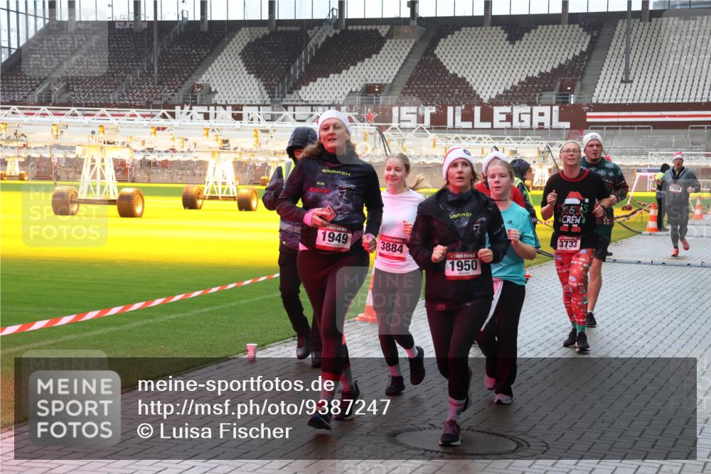07.12.2025 - St. Pauli X-Mass-Run No. 15 Luisa Fischer http://msf.ph/oto/9387247 07.12.2025 11:44:25 Ziel 1949, 3884, 1950, 3733, 2434, 71, 364, 365, 999, 1713, 1949, 1950, 2084, 2116, 2434, 2436, 2441, 2586, 2600, 2971, 3086, 3403, 3404, 3447, 3453, 3465, 3466, 3467, 3733, 3735, 3769, 3829, 3830, 3831, 3845, 3882, 3884, 3919, 3927, 3928, 3929, 4003, 4603 meine-sportfotos.de