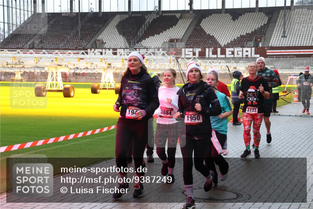07.12.2025 - St. Pauli X-Mass-Run No. 15 Luisa Fischer http://msf.ph/oto/9387249 07.12.2025 11:44:25 Ziel 194, 3884, 1950, 3733, 2434, 71, 364, 365, 999, 1713, 1949, 1950, 2084, 2116, 2434, 2436, 2441, 2586, 2600, 2971, 3086, 3403, 3404, 3447, 3453, 3465, 3466, 3467, 3733, 3735, 3769, 3829, 3830, 3831, 3845, 3882, 3884, 3919, 3927, 3928, 3929, 4003, 4603 meine-sportfotos.de