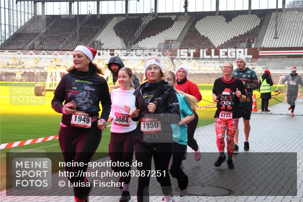 07.12.2025 - St. Pauli X-Mass-Run No. 15 Luisa Fischer http://msf.ph/oto/9387251 07.12.2025 11:44:26 Ziel 1949, 3884, 15, 1950, 3733, 36004, 2434, 71, 364, 365, 999, 1713, 1949, 1950, 2084, 2116, 2434, 2436, 2441, 2586, 2600, 2971, 3086, 3403, 3404, 3447, 3453, 3465, 3466, 3467, 3733, 3735, 3769, 3829, 3830, 3831, 3845, 3882, 3884, 3919, 3927, 3928, 3929, 4003, 4603 meine-sportfotos.de