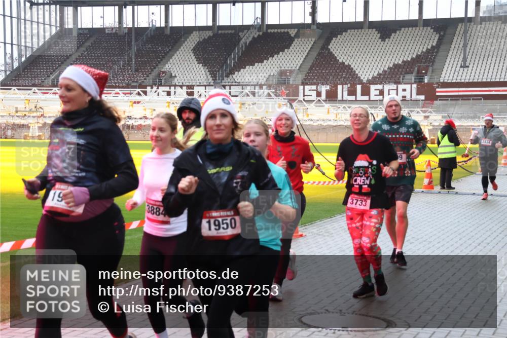 07.12.2025 - St. Pauli X-Mass-Run No. 15 Luisa Fischer http://msf.ph/oto/9387253 07.12.2025 11:44:26 Ziel 19, 3884, 1950, 3733, 2434, 71, 364, 365, 999, 1713, 1949, 1950, 2084, 2116, 2434, 2436, 2441, 2586, 2600, 2971, 3086, 3403, 3404, 3447, 3453, 3465, 3466, 3467, 3733, 3735, 3769, 3829, 3830, 3831, 3845, 3882, 3884, 3919, 3927, 3928, 3929, 4003, 4603 meine-sportfotos.de