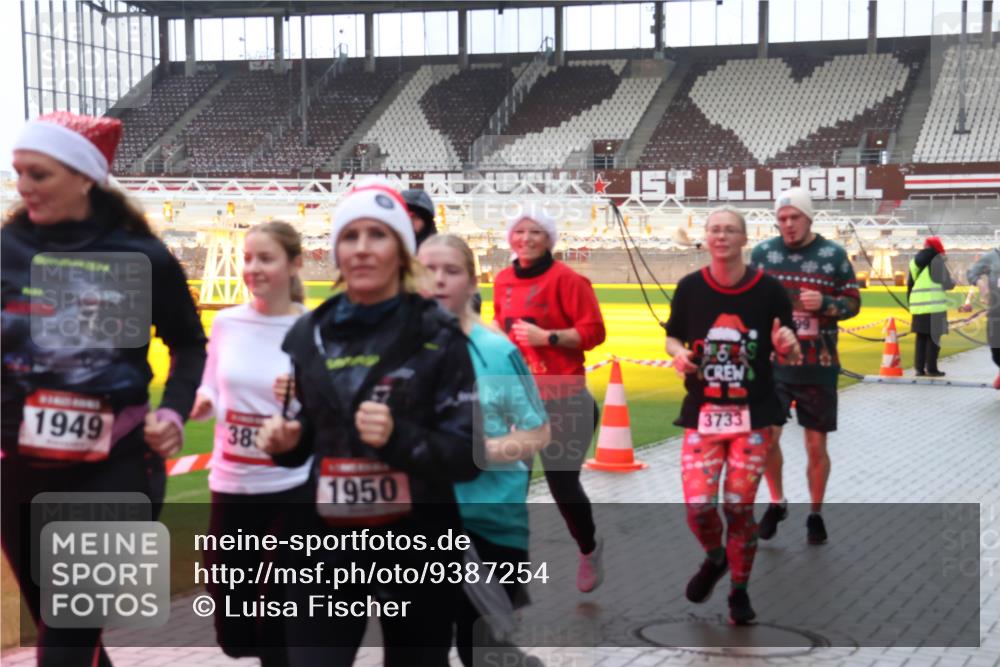 07.12.2025 - St. Pauli X-Mass-Run No. 15 Luisa Fischer http://msf.ph/oto/9387254 07.12.2025 11:44:27 Ziel 1949, 38, 1950, 3733, 71, 364, 365, 999, 1713, 1949, 1950, 2084, 2116, 2434, 2436, 2441, 2586, 2600, 2971, 3086, 3403, 3404, 3447, 3453, 3465, 3466, 3467, 3733, 3735, 3769, 3829, 3830, 3831, 3845, 3882, 3884, 3919, 3927, 3928, 3929, 4003, 4603 meine-sportfotos.de