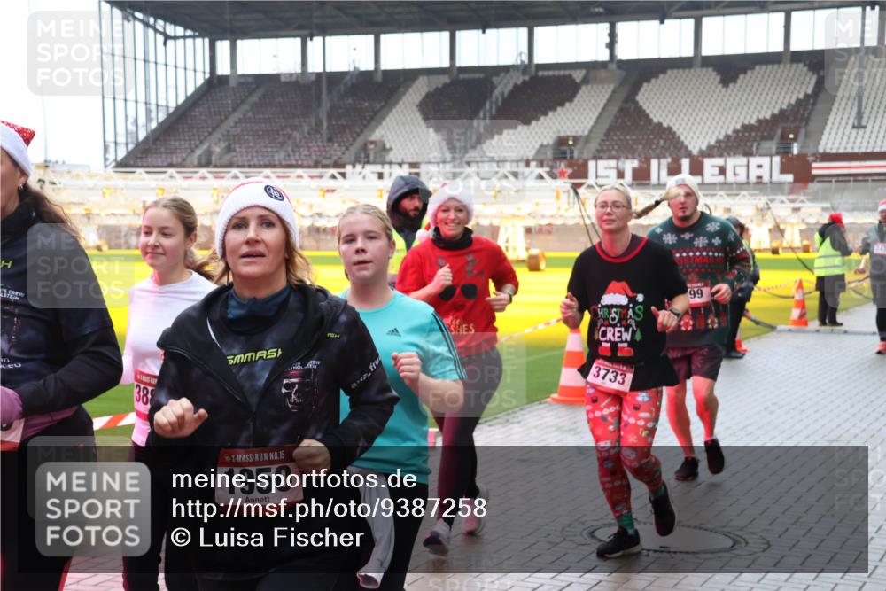 07.12.2025 - St. Pauli X-Mass-Run No. 15 Luisa Fischer http://msf.ph/oto/9387258 07.12.2025 11:44:27 Ziel 388, 15, 1950, 3733, 99, 1002, 743, 71, 364, 365, 999, 1713, 1949, 1950, 2084, 2116, 2434, 2436, 2441, 2586, 2600, 2971, 3086, 3403, 3404, 3447, 3453, 3465, 3466, 3467, 3733, 3735, 3769, 3829, 3830, 3831, 3845, 3882, 3884, 3919, 3927, 3928, 3929, 4003, 4603 meine-sportfotos.de