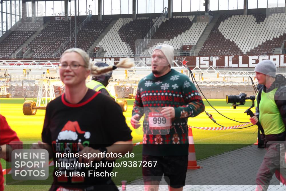 07.12.2025 - St. Pauli X-Mass-Run No. 15 Luisa Fischer http://msf.ph/oto/9387267 07.12.2025 11:44:28 Ziel 999, 71, 364, 365, 999, 1949, 1950, 2084, 2116, 2434, 2436, 2441, 2586, 2600, 2971, 3086, 3403, 3404, 3447, 3453, 3465, 3466, 3467, 3733, 3735, 3769, 3829, 3830, 3831, 3845, 3882, 3884, 3919, 3927, 3928, 3929, 4003, 4603 meine-sportfotos.de