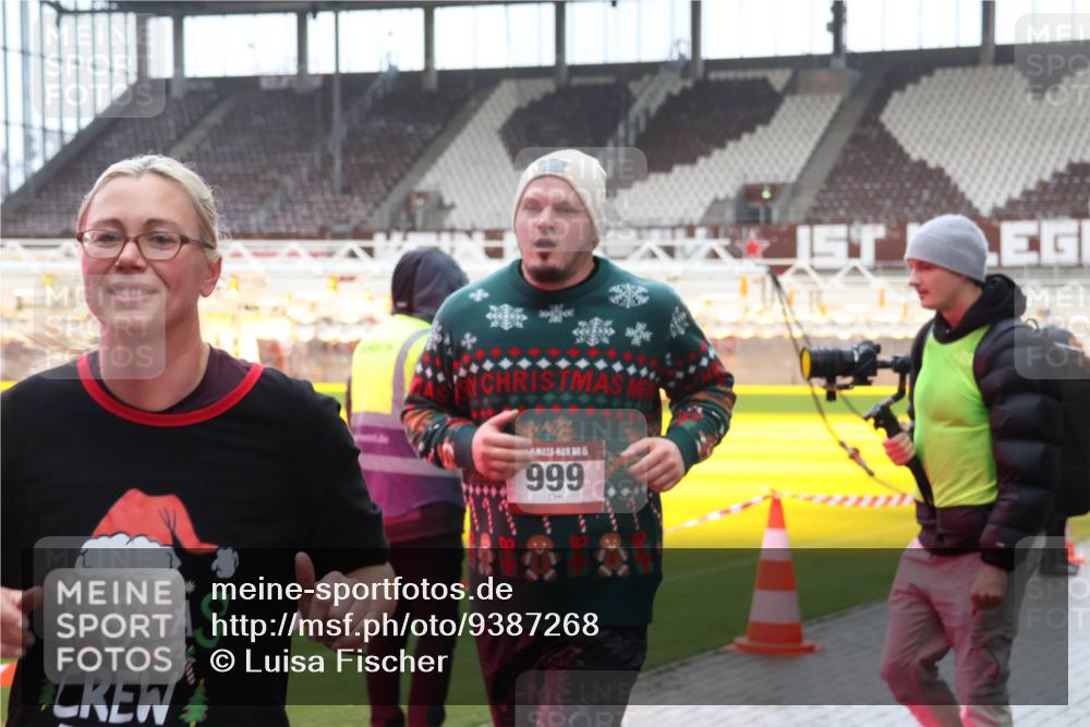 07.12.2025 - St. Pauli X-Mass-Run No. 15 Luisa Fischer http://msf.ph/oto/9387268 07.12.2025 11:44:29 Ziel 999, 15, 71, 365, 999, 1949, 1950, 2084, 2116, 2434, 2436, 2441, 2586, 2600, 2971, 3086, 3403, 3404, 3447, 3453, 3465, 3466, 3467, 3733, 3735, 3769, 3829, 3830, 3831, 3845, 3882, 3884, 3919, 3927, 3928, 3929, 4003, 4603 meine-sportfotos.de