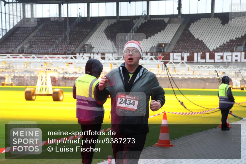 07.12.2025 - St. Pauli X-Mass-Run No. 15 Luisa Fischer http://msf.ph/oto/9387273 07.12.2025 11:44:32 Ziel 15, 2434, 71, 365, 999, 1949, 1950, 2084, 2116, 2434, 2436, 2441, 2586, 2600, 2971, 3086, 3403, 3404, 3447, 3453, 3465, 3466, 3467, 3733, 3735, 3769, 3829, 3830, 3831, 3845, 3882, 3884, 3919, 3927, 3928, 3929, 4003, 4603 meine-sportfotos.de