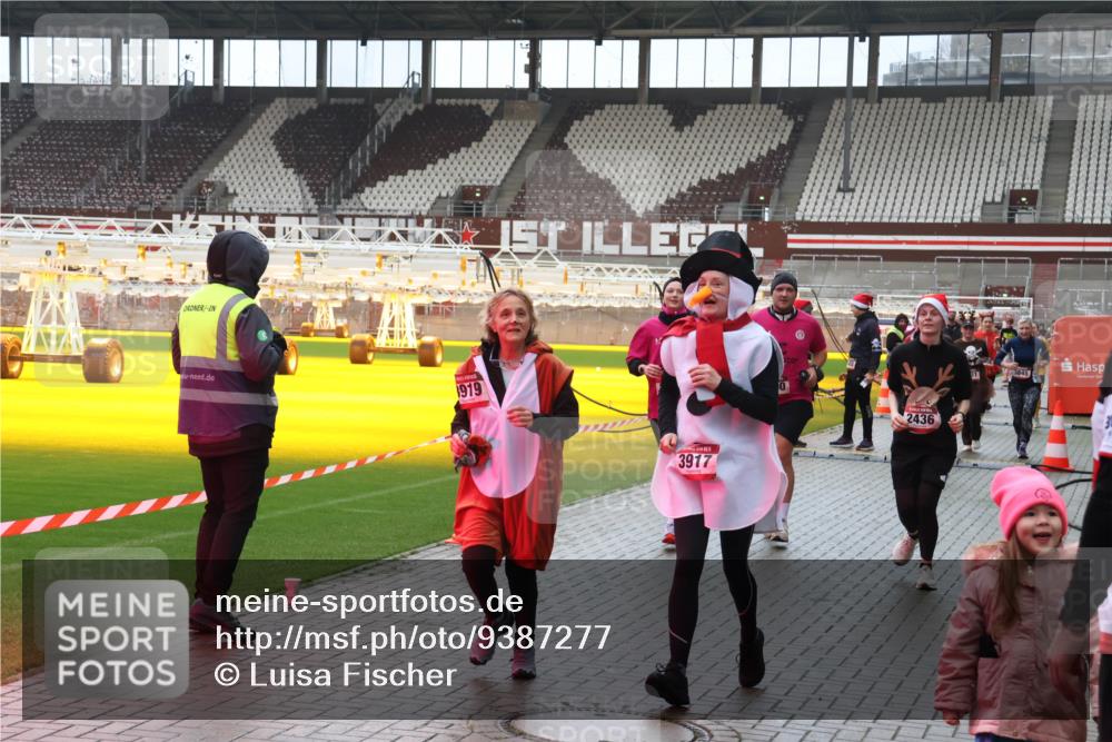 07.12.2025 - St. Pauli X-Mass-Run No. 15 Luisa Fischer http://msf.ph/oto/9387277 07.12.2025 11:44:39 Ziel 1919, 3917, 2436, 3845, 71, 365, 999, 1933, 1949, 1950, 2084, 2116, 2181, 2424, 2434, 2436, 2441, 2586, 2600, 3043, 3086, 3168, 3403, 3404, 3453, 3465, 3466, 3467, 3733, 3735, 3769, 3829, 3830, 3831, 3845, 3882, 3884, 3919, 3927, 3928, 3929, 4003 meine-sportfotos.de