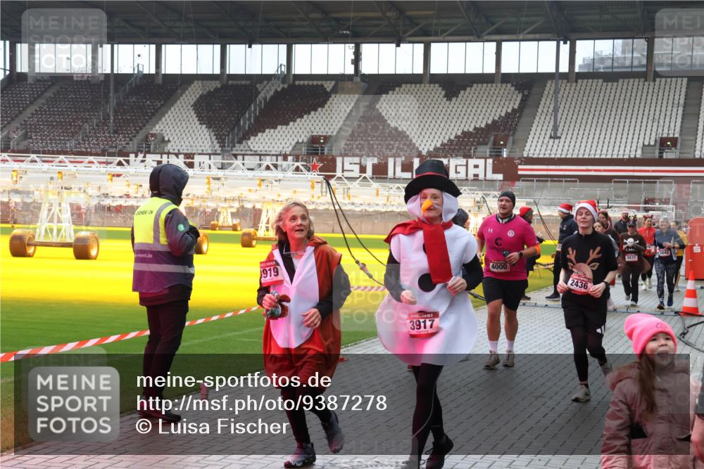 07.12.2025 - St. Pauli X-Mass-Run No. 15 Luisa Fischer http://msf.ph/oto/9387278 07.12.2025 11:44:39 Ziel 919, 3917, 4000, 2436, 3845, 3831, 71, 365, 999, 1933, 1949, 1950, 2084, 2116, 2181, 2424, 2434, 2436, 2441, 2586, 2600, 3043, 3086, 3168, 3403, 3404, 3453, 3465, 3466, 3467, 3733, 3735, 3769, 3829, 3830, 3831, 3845, 3882, 3884, 3919, 3927, 3928, 3929, 4003 meine-sportfotos.de