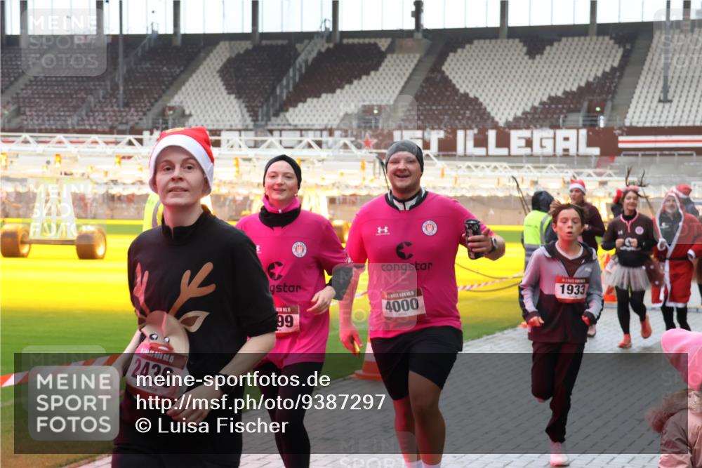 07.12.2025 - St. Pauli X-Mass-Run No. 15 Luisa Fischer http://msf.ph/oto/9387297 07.12.2025 11:44:42 Ziel 15, 2436, 99, 5, 4000, 1933, 365, 999, 1933, 1949, 1950, 1965, 2116, 2181, 2424, 2434, 2436, 2441, 2586, 2600, 3043, 3086, 3168, 3403, 3404, 3453, 3465, 3466, 3467, 3733, 3735, 3769, 3829, 3830, 3831, 3845, 3882, 3884, 3919, 3927, 3928, 3929, 3930, 4003 meine-sportfotos.de