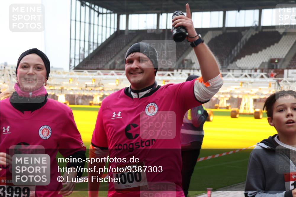 07.12.2025 - St. Pauli X-Mass-Run No. 15 Luisa Fischer http://msf.ph/oto/9387303 07.12.2025 11:44:44 Ziel 5, 3999, 7, 1919, 1910, 15, 4000, 365, 999, 1933, 1949, 1950, 1965, 1968, 1972, 2116, 2181, 2424, 2434, 2436, 2441, 2586, 2600, 3043, 3086, 3168, 3403, 3404, 3453, 3733, 3735, 3829, 3830, 3831, 3845, 3882, 3884, 3919, 3927, 3928, 3929, 3930, 4003 meine-sportfotos.de