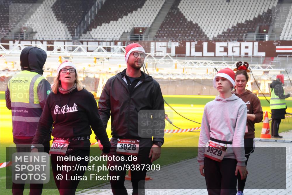07.12.2025 - St. Pauli X-Mass-Run No. 15 Luisa Fischer http://msf.ph/oto/9387309 07.12.2025 11:45:06 Ziel 15, 3927, 15, 3928, 15, 3929, 365, 1281, 1933, 1938, 1965, 1968, 1972, 2122, 2156, 2181, 2246, 2263, 2424, 2436, 2644, 3043, 3086, 3168, 3552, 3553, 3605, 3624, 3630, 3829, 3830, 3831, 3845, 3930, 4003, 4103 meine-sportfotos.de