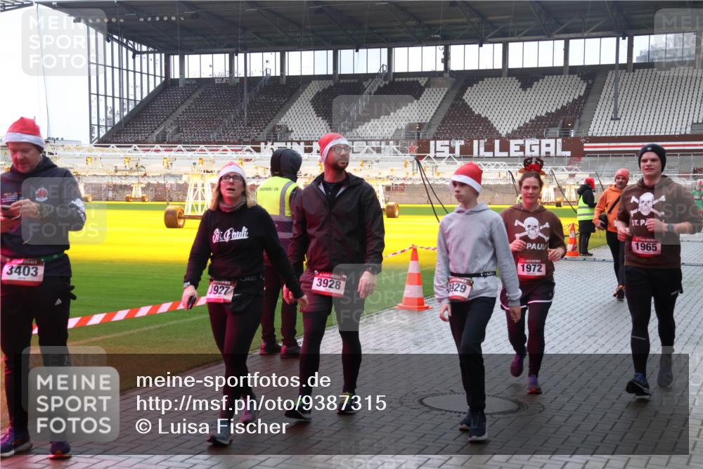 07.12.2025 - St. Pauli X-Mass-Run No. 15 Luisa Fischer http://msf.ph/oto/9387315 07.12.2025 11:45:07 Ziel 3403, 3927, 3928, 3929, 1972, 1965, 228, 365, 1281, 1933, 1938, 1965, 1968, 1972, 2122, 2156, 2181, 2246, 2263, 2424, 2436, 2644, 3043, 3086, 3168, 3552, 3553, 3605, 3624, 3630, 3829, 3830, 3831, 3845, 3930, 4003, 4103 meine-sportfotos.de