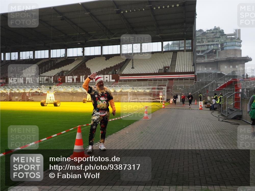07.12.2025 - St. Pauli X-Mass-Run No. 15 Fabian Wolf http://msf.ph/oto/9387317 07.12.2025 10:17:40 Ziel 1161, 1162, 1963, 2688, 2725, 2952, 4127 meine-sportfotos.de