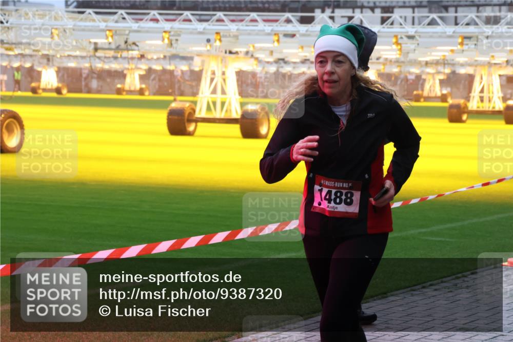 07.12.2025 - St. Pauli X-Mass-Run No. 15 Luisa Fischer http://msf.ph/oto/9387320 07.12.2025 10:22:34 Ziel 1, 1488, 1371, 1488, 2184, 2817, 2818, 2819, 2944, 2945, 3431, 3736, 3999, 4000, 4321, 4322, 4323, 4415, 4771, 4774, 4781 meine-sportfotos.de