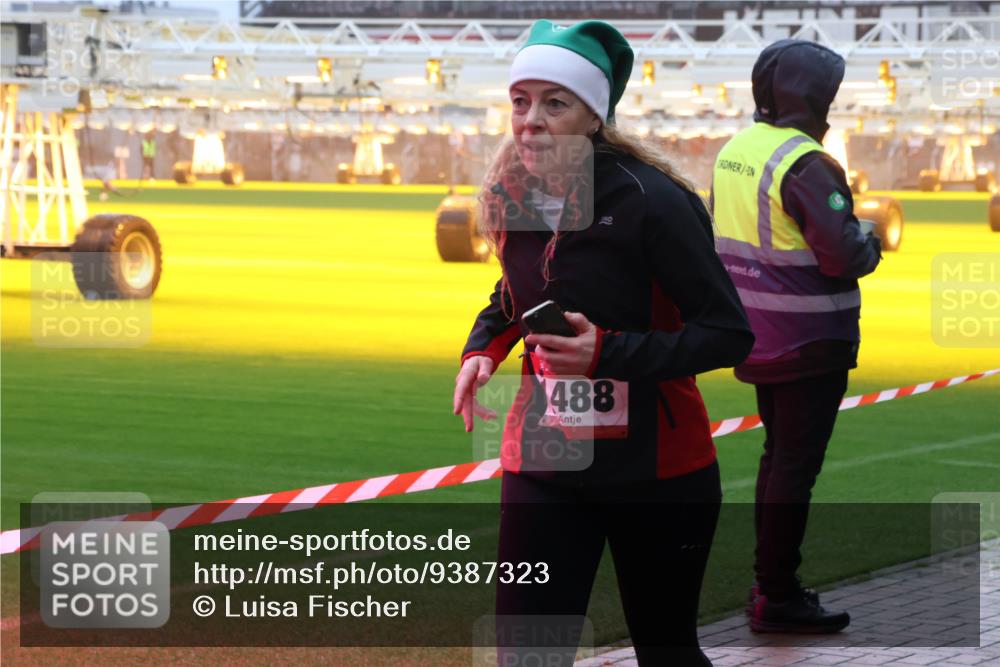 07.12.2025 - St. Pauli X-Mass-Run No. 15 Luisa Fischer http://msf.ph/oto/9387323 07.12.2025 10:22:35 Ziel 488, 1371, 1488, 2184, 2817, 2818, 2819, 2944, 2945, 3431, 3736, 3999, 4000, 4321, 4322, 4323, 4415, 4771, 4774, 4781 meine-sportfotos.de