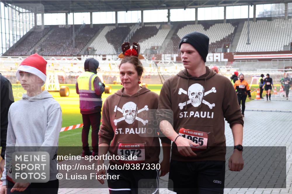 07.12.2025 - St. Pauli X-Mass-Run No. 15 Luisa Fischer http://msf.ph/oto/9387330 07.12.2025 11:45:10 Ziel 15, 392, 15, 1972, 15, 1965, 228, 365, 1281, 1933, 1938, 1965, 1968, 1972, 2122, 2156, 2181, 2246, 2263, 2424, 2436, 2644, 3043, 3086, 3168, 3492, 3529, 3530, 3552, 3553, 3605, 3624, 3630, 3920, 3921, 3930, 4003, 4103 meine-sportfotos.de