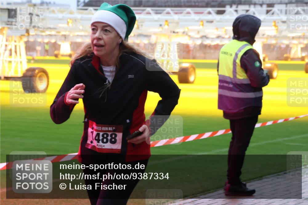 07.12.2025 - St. Pauli X-Mass-Run No. 15 Luisa Fischer http://msf.ph/oto/9387334 07.12.2025 10:22:35 Ziel 1488, 21, 1371, 1488, 2184, 2817, 2818, 2819, 2944, 2945, 3431, 3736, 3999, 4000, 4321, 4322, 4323, 4415, 4771, 4774, 4781 meine-sportfotos.de
