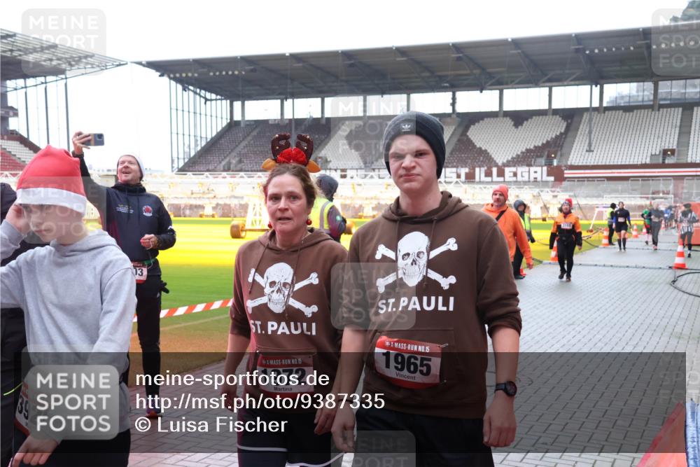 07.12.2025 - St. Pauli X-Mass-Run No. 15 Luisa Fischer http://msf.ph/oto/9387335 07.12.2025 11:45:11 Ziel 15, 392, 13, 15, 1972, 15, 1965, 228, 291, 365, 1281, 1933, 1938, 1965, 1968, 1972, 2122, 2156, 2181, 2246, 2263, 2424, 2644, 3043, 3086, 3168, 3492, 3529, 3530, 3552, 3553, 3605, 3624, 3630, 3920, 3921, 3930, 4003, 4103 meine-sportfotos.de