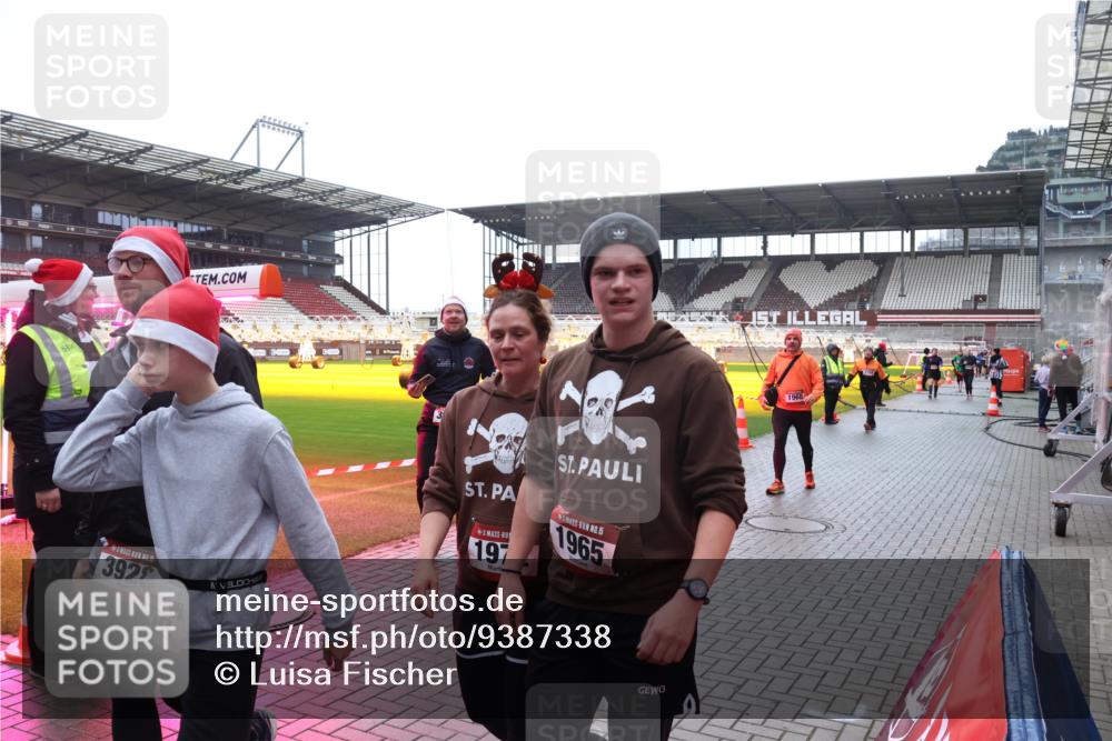 07.12.2025 - St. Pauli X-Mass-Run No. 15 Luisa Fischer http://msf.ph/oto/9387338 07.12.2025 11:45:12 Ziel 6314, 15, 3928, 197, 15, 1965, 67, 1968, 228, 291, 365, 1281, 1933, 1938, 1965, 1968, 1972, 2122, 2156, 2181, 2246, 2263, 2424, 2644, 3043, 3086, 3168, 3492, 3529, 3530, 3552, 3553, 3605, 3624, 3630, 3920, 3921, 3930, 4003, 4103 meine-sportfotos.de