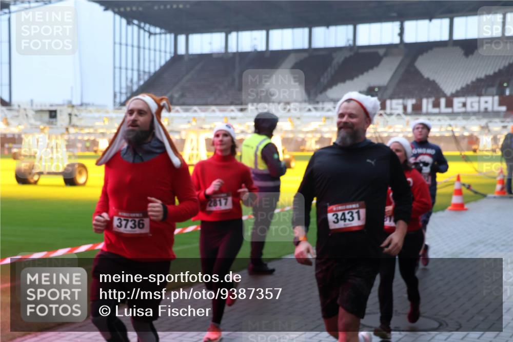 07.12.2025 - St. Pauli X-Mass-Run No. 15 Luisa Fischer http://msf.ph/oto/9387357 07.12.2025 10:22:37 Ziel 3736, 2817, 3431, 1371, 1488, 2184, 2817, 2818, 2819, 2944, 2945, 3431, 3736, 3999, 4000, 4321, 4322, 4323, 4415, 4771, 4774, 4781 meine-sportfotos.de