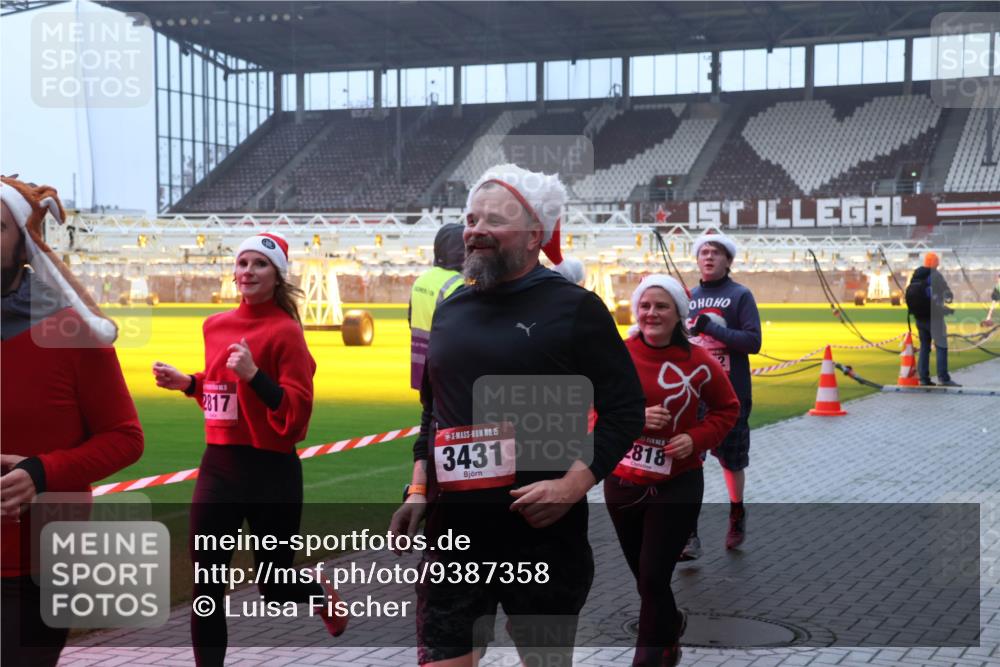 07.12.2025 - St. Pauli X-Mass-Run No. 15 Luisa Fischer http://msf.ph/oto/9387358 07.12.2025 10:22:38 Ziel 2817, 15, 3431, 5, 2818, 1371, 1488, 1636, 2184, 2817, 2818, 2819, 2944, 2945, 3431, 3736, 3999, 4000, 4321, 4322, 4323, 4415, 4771, 4774, 4781 meine-sportfotos.de