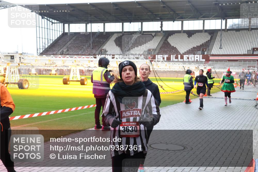 07.12.2025 - St. Pauli X-Mass-Run No. 15 Luisa Fischer http://msf.ph/oto/9387361 07.12.2025 11:45:21 Ziel 15, 3630, 3930, 228, 291, 1281, 1933, 1938, 1965, 1968, 1972, 2122, 2156, 2181, 2246, 2263, 2424, 2644, 2844, 3043, 3168, 3485, 3489, 3492, 3529, 3530, 3552, 3553, 3575, 3578, 3605, 3624, 3630, 3920, 3921, 3930, 4103 meine-sportfotos.de