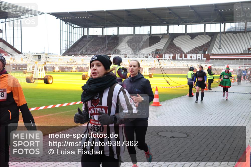 07.12.2025 - St. Pauli X-Mass-Run No. 15 Luisa Fischer http://msf.ph/oto/9387362 07.12.2025 11:45:22 Ziel 15, 58, 3630, 3930, 2127, 228, 291, 1281, 1933, 1938, 1965, 1968, 1972, 2122, 2156, 2181, 2246, 2263, 2644, 2844, 3043, 3168, 3485, 3489, 3492, 3529, 3530, 3552, 3553, 3575, 3578, 3605, 3624, 3630, 3920, 3921, 3930, 4103 meine-sportfotos.de