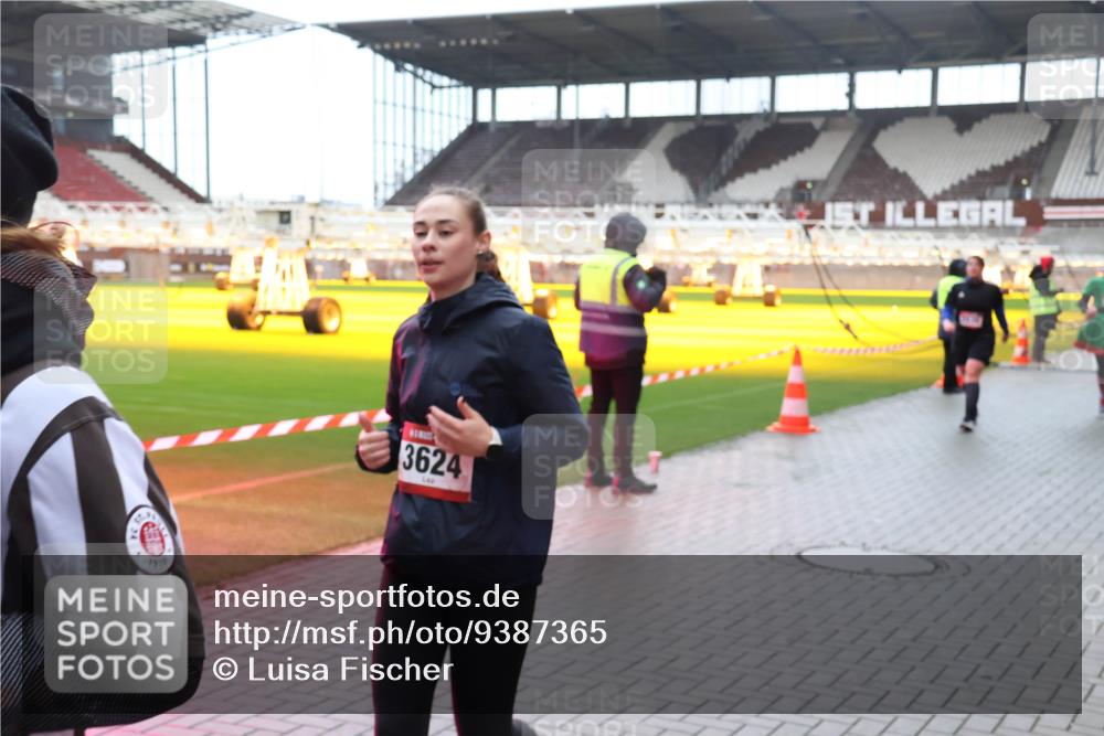 07.12.2025 - St. Pauli X-Mass-Run No. 15 Luisa Fischer http://msf.ph/oto/9387365 07.12.2025 11:45:22 Ziel 1910, 3624, 228, 291, 1281, 1933, 1938, 1965, 1968, 1972, 2122, 2156, 2181, 2246, 2263, 2644, 2844, 3043, 3168, 3485, 3489, 3492, 3529, 3530, 3552, 3553, 3575, 3578, 3605, 3624, 3630, 3920, 3921, 3930, 4103 meine-sportfotos.de