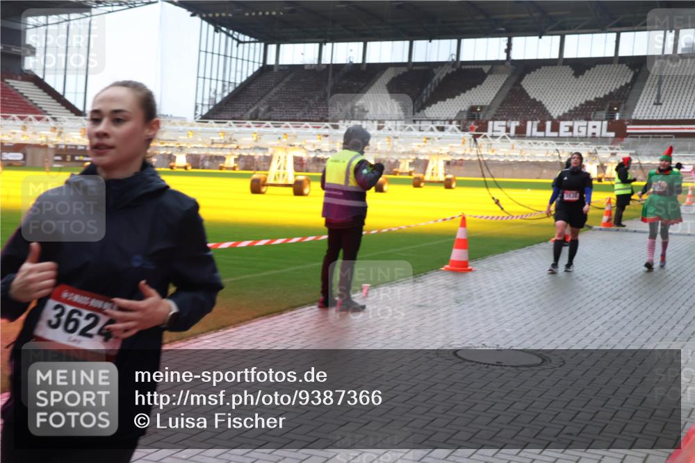 07.12.2025 - St. Pauli X-Mass-Run No. 15 Luisa Fischer http://msf.ph/oto/9387366 07.12.2025 11:45:23 Ziel 1, 3624, 149, 3530, 228, 291, 1281, 1938, 1965, 1968, 1972, 2122, 2156, 2181, 2246, 2263, 2624, 2644, 2844, 3043, 3168, 3485, 3489, 3492, 3529, 3530, 3552, 3553, 3575, 3578, 3605, 3624, 3630, 3920, 3921, 3930, 4103 meine-sportfotos.de