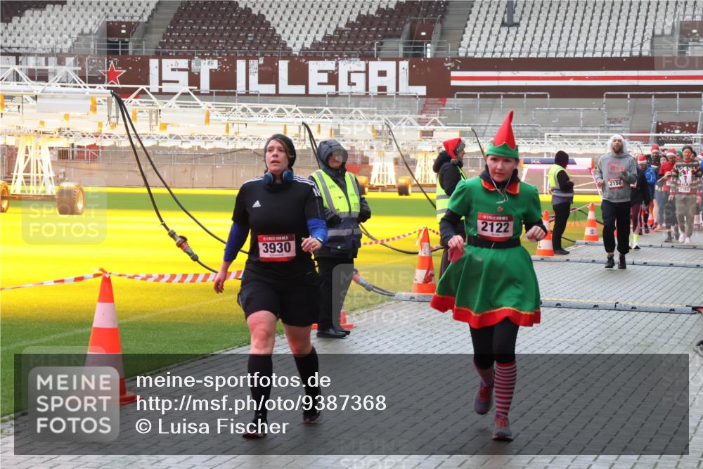07.12.2025 - St. Pauli X-Mass-Run No. 15 Luisa Fischer http://msf.ph/oto/9387368 07.12.2025 11:45:24 Ziel 3930, 656, 2122, 2156, 2263, 228, 291, 1281, 1938, 1965, 1968, 1972, 2122, 2156, 2181, 2246, 2263, 2624, 2644, 2844, 3485, 3489, 3492, 3529, 3530, 3552, 3553, 3575, 3578, 3605, 3624, 3630, 3920, 3921, 3930, 4103 meine-sportfotos.de