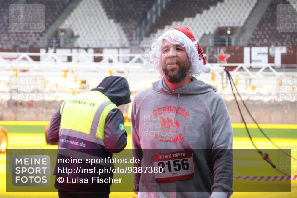 07.12.2025 - St. Pauli X-Mass-Run No. 15 Luisa Fischer http://msf.ph/oto/9387380 07.12.2025 11:45:35 Ziel 15, 2156, 228, 291, 1281, 1938, 2122, 2156, 2246, 2263, 2372, 2624, 2644, 2844, 3485, 3489, 3492, 3529, 3530, 3552, 3553, 3573, 3575, 3578, 3605, 3624, 3630, 3774, 3920, 3921, 4103 meine-sportfotos.de