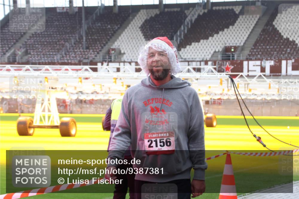 07.12.2025 - St. Pauli X-Mass-Run No. 15 Luisa Fischer http://msf.ph/oto/9387381 07.12.2025 11:45:35 Ziel 15, 2156, 228, 291, 1281, 1938, 2122, 2156, 2246, 2263, 2372, 2624, 2644, 2844, 3485, 3489, 3492, 3529, 3530, 3552, 3553, 3573, 3575, 3578, 3605, 3624, 3630, 3774, 3920, 3921, 4103 meine-sportfotos.de