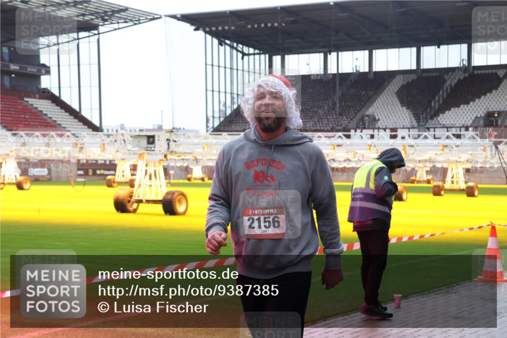 07.12.2025 - St. Pauli X-Mass-Run No. 15 Luisa Fischer http://msf.ph/oto/9387385 07.12.2025 11:45:36 Ziel 15, 2156, 228, 291, 1281, 1938, 2122, 2156, 2246, 2263, 2372, 2624, 2644, 2844, 3485, 3489, 3492, 3529, 3530, 3552, 3553, 3573, 3575, 3578, 3605, 3624, 3630, 3774, 3920, 3921, 4103 meine-sportfotos.de