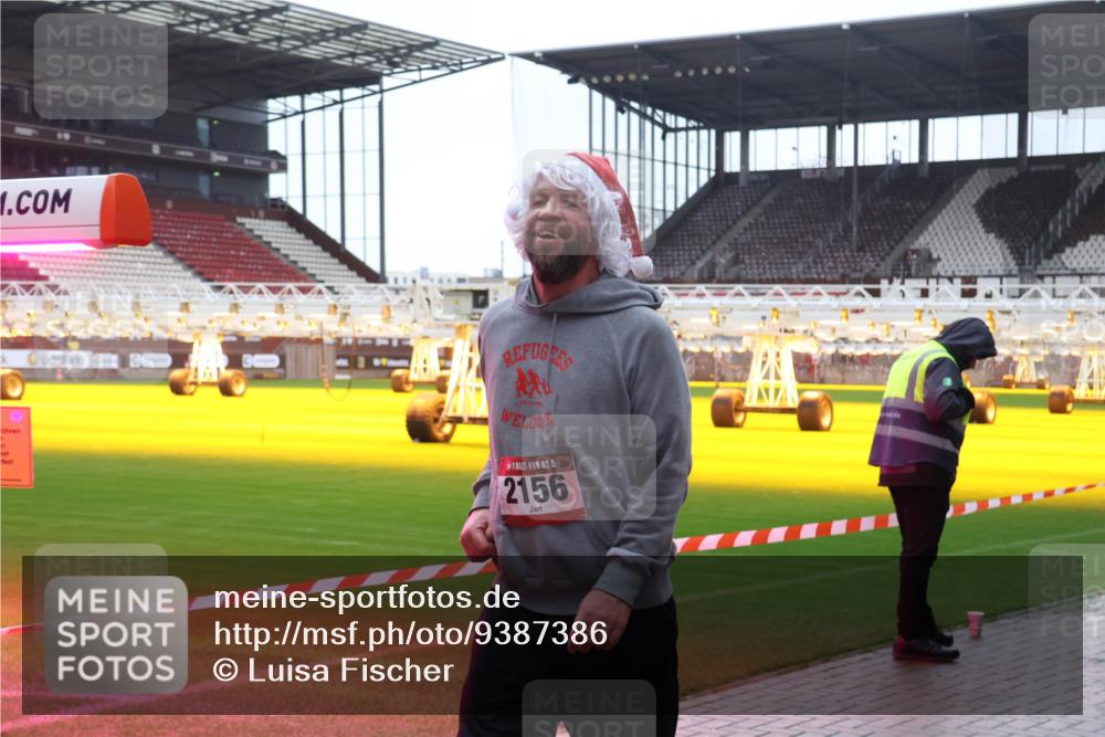 07.12.2025 - St. Pauli X-Mass-Run No. 15 Luisa Fischer http://msf.ph/oto/9387386 07.12.2025 11:45:36 Ziel 15, 2156, 228, 291, 1281, 1938, 2122, 2156, 2246, 2263, 2372, 2624, 2644, 2844, 3485, 3489, 3492, 3529, 3530, 3552, 3553, 3573, 3575, 3578, 3605, 3624, 3630, 3774, 3920, 3921, 4103 meine-sportfotos.de